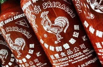 Srirachasauce in Flaschen