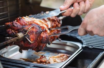 Gasgrill mit Rotisserie