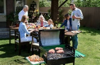 Grillparty im eigenen Garten