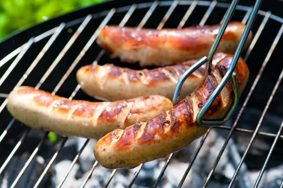 Wie lange muss man eine Bratwurst grillen? ⋆ BBQVibes.de
