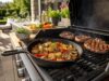 Gusspfanne für den Grill als unverzichtbares Zubehör für BBQ, Smoker und Outdoorküche