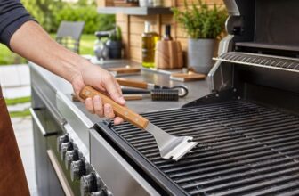 Grillrost-Schaber als unverzichtbares Zubehör für BBQ, Grillen, Smoken und die Outdoorküche