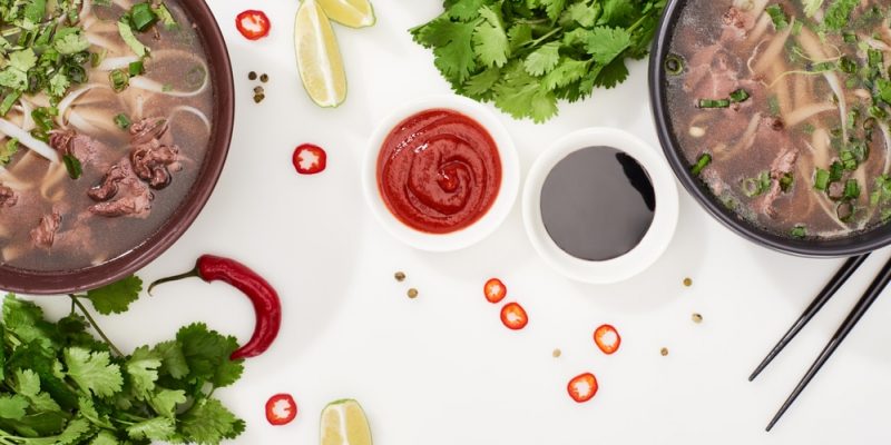 FLYING GOOSE Sriracha scharfe Chilisauce mit extra KORIANDER