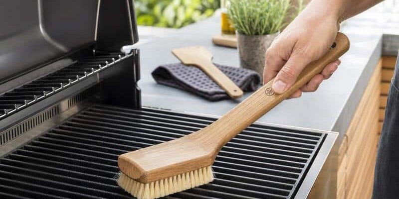 Grillbürste aus Naturfaser als praktisches Zubehör für BBQ, Grillen, Smoken und die Outdoorküche
