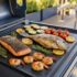 Plancha für den Kugelgrill als starkes Zubehör für BBQ, Grillen, Smoken und Outdoorküche
