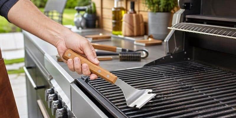 Grillrost-Schaber als unverzichtbares Zubehör für BBQ, Grillen, Smoken und die Outdoorküche