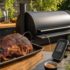 Grillbürste mit Schaber als unverzichtbares Zubehör für BBQ, Grillen, Smoken und die Outdoorküche
