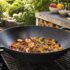Wok für den Seitenbrenner als starkes Zubehör für BBQ, Grillen, Smoken und die Outdoorküche