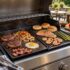 Plancha für den Seitenbrenner als starkes Zubehör für BBQ, Grillen, Smoken und die Outdoorküche